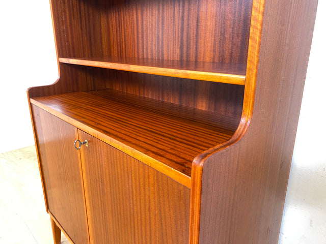 WMK Stilvoller und gut erhaltener skandinavischer Mid-Century Bücherschrank aus vollem Holz mit verstellbaren Regalböden # Bücherregal Regal Highboard Kommode Geschirrschrank Sideboard Vintage 60er