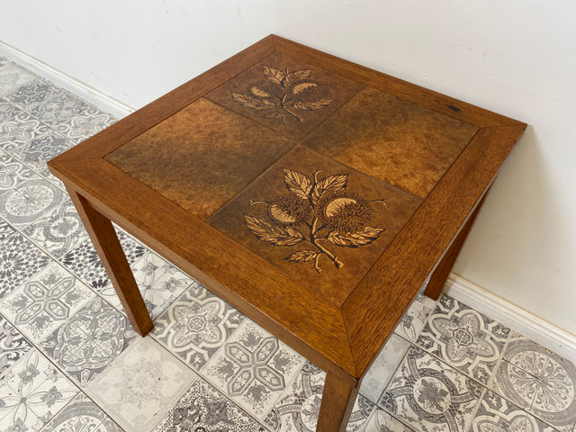 WMK Hübscher und gut erhaltener skandinavischer Couchtisch mit kunstvollen Fliesen und geraden Beinen - Tisch Beistelltisch Kacheltisch Coffee Table Vintage Mid-Century - Lieferung möglich