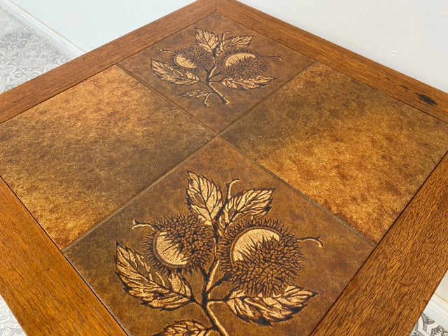 WMK Hübscher und gut erhaltener skandinavischer Couchtisch mit kunstvollen Fliesen und geraden Beinen - Tisch Beistelltisch Kacheltisch Coffee Table Vintage Mid-Century - Lieferung möglich