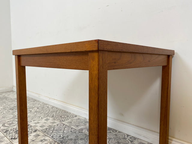WMK Hübscher und gut erhaltener skandinavischer Couchtisch mit kunstvollen Fliesen und geraden Beinen - Tisch Beistelltisch Kacheltisch Coffee Table Vintage Mid-Century - Lieferung möglich