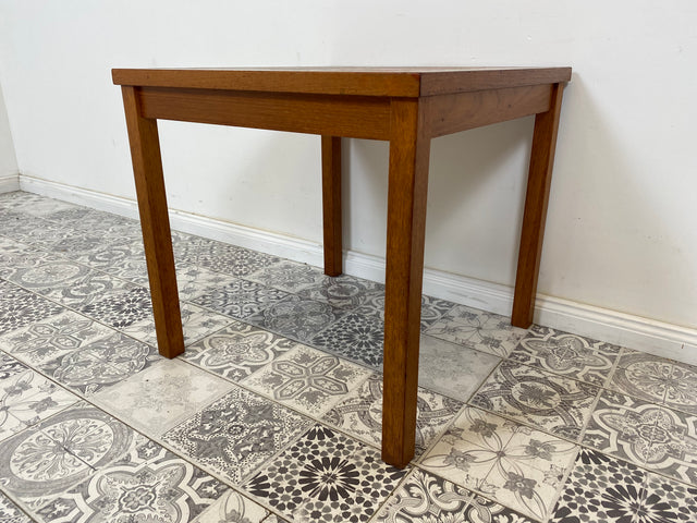 WMK Hübscher und gut erhaltener skandinavischer Couchtisch mit kunstvollen Fliesen und geraden Beinen - Tisch Beistelltisch Kacheltisch Coffee Table Vintage Mid-Century - Lieferung möglich