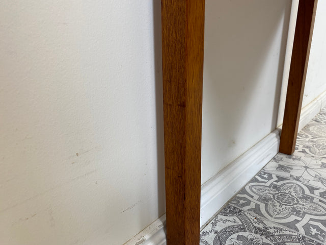 WMK Hübscher und gut erhaltener skandinavischer Couchtisch mit kunstvollen Fliesen und geraden Beinen - Tisch Beistelltisch Kacheltisch Coffee Table Vintage Mid-Century - Lieferung möglich