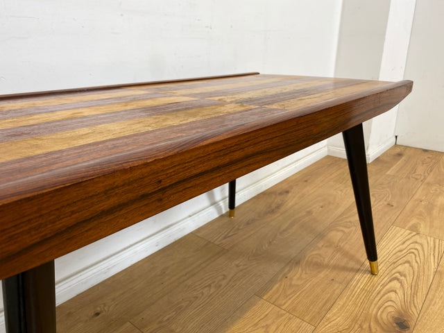 WMK Sehr hübscher & gut erhaltener Mid-Century Couchtisch aus 1962 von Franz Widynski (Berlin) auf zeittypischen konischen Füßen