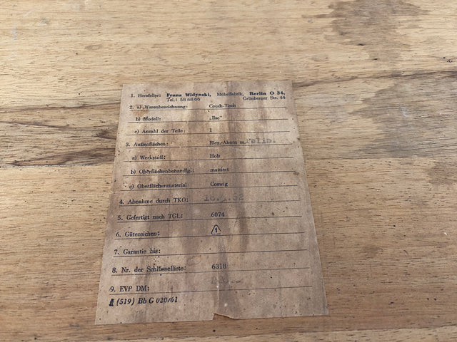 WMK Sehr hübscher & gut erhaltener Mid-Century Couchtisch aus 1962 von Franz Widynski (Berlin) auf zeittypischen konischen Füßen