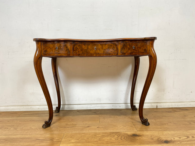 WMK Eleganter und hochwertiger französischer antiker Schreibtisch im Stile des Barock in edlem Wurzelholz # Damenschreibtisch Lady Sekretär Antique Desk Bureau Plat Barock Rokoko Chippendale Vintage