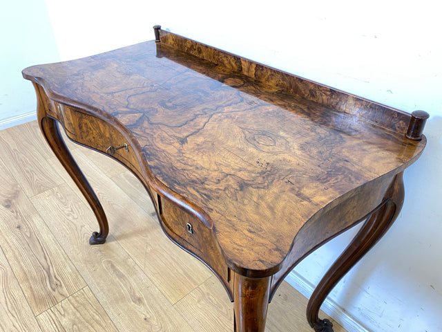WMK Eleganter und hochwertiger französischer antiker Schreibtisch im Stile des Barock in edlem Wurzelholz # Damenschreibtisch Lady Sekretär Antique Desk Bureau Plat Barock Rokoko Chippendale Vintage