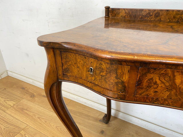 WMK Eleganter und hochwertiger französischer antiker Schreibtisch im Stile des Barock in edlem Wurzelholz # Damenschreibtisch Lady Sekretär Antique Desk Bureau Plat Barock Rokoko Chippendale Vintage