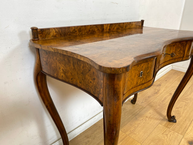 WMK Eleganter und hochwertiger französischer antiker Schreibtisch im Stile des Barock in edlem Wurzelholz # Damenschreibtisch Lady Sekretär Antique Desk Bureau Plat Barock Rokoko Chippendale Vintage