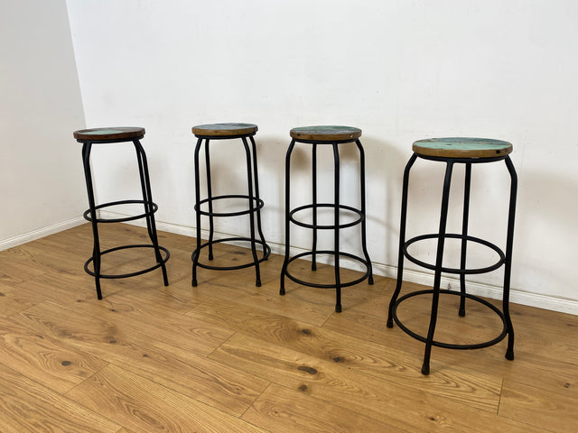 Boatwood by WMK # 1/4 Einzigartige Barhocker aus altem Bootsholz auf neuem Metallgestell, handgefertigte Unikate aus massivem Teakholz # Barstühle Hocker Stühle Kneipenhocker Küchenstühle Bar Gastro