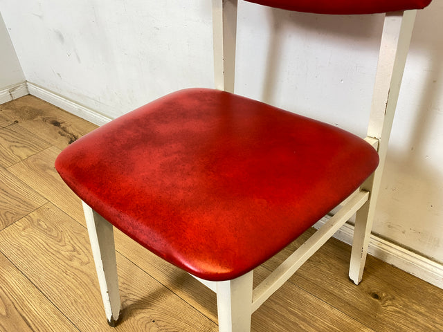 WMK Hübscher und sehr bequemer weißer Retro Küchenstuhl mit roter Kunstleder Polsterung # Stuhl Stühle Esszimmerstühle Lederstuhl Dining Chair Küche Vintage Space Age 60er 70er # Versand möglich