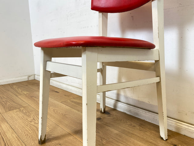 WMK Hübscher und sehr bequemer weißer Retro Küchenstuhl mit roter Kunstleder Polsterung # Stuhl Stühle Esszimmerstühle Lederstuhl Dining Chair Küche Vintage Space Age 60er 70er # Versand möglich