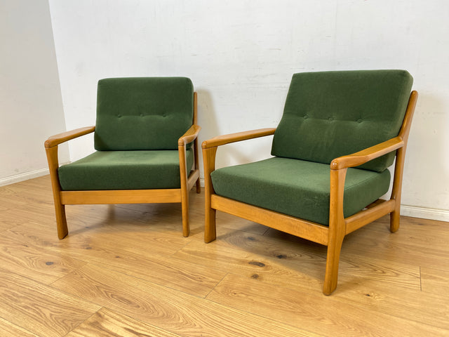 WMK 1/2 Eleganter und sehr bequemer 60er Jahre Mid-Century Sessel in gutem Zustand mit hochwertigem Holzrahmen & weichem grünem Bezug # Clubsessel Lesesessel Armchair Easy Chair Skandinavisch Vintage