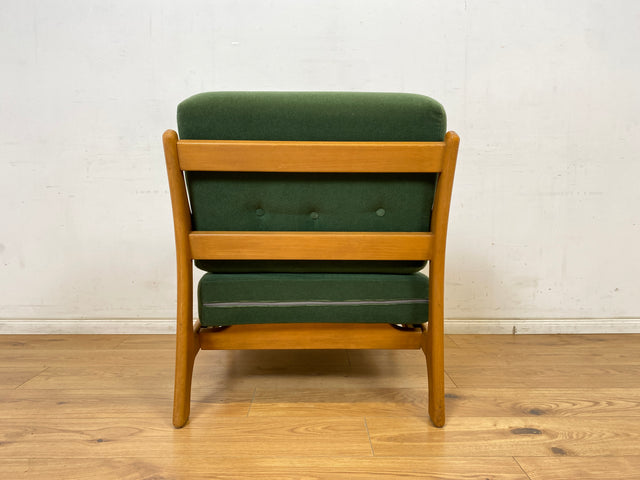 WMK 1/2 Eleganter und sehr bequemer 60er Jahre Mid-Century Sessel in gutem Zustand mit hochwertigem Holzrahmen & weichem grünem Bezug # Clubsessel Lesesessel Armchair Easy Chair Skandinavisch Vintage