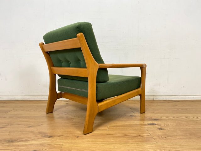 WMK 1/2 Eleganter und sehr bequemer 60er Jahre Mid-Century Sessel in gutem Zustand mit hochwertigem Holzrahmen & weichem grünem Bezug # Clubsessel Lesesessel Armchair Easy Chair Skandinavisch Vintage