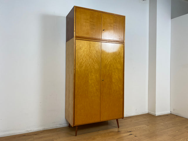 WMK # Raumaufhellender und geräumiger Mid-Century Kleiderschrank aus 1964 in Buche und Birke mit Aufsatz # Schrank Wäscheschrank Wardrobe Schlafzimmerschrank Aufsatzschrank DDR Vintage Retro 60er