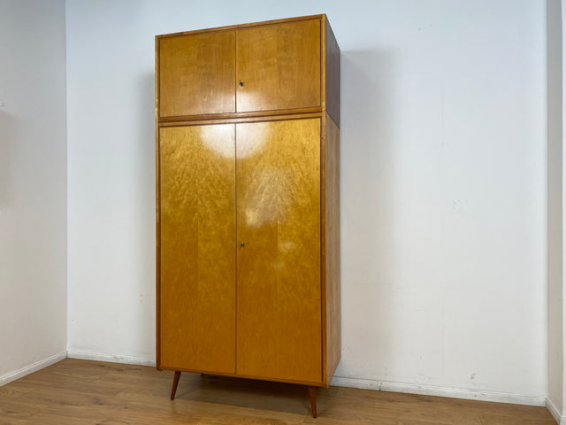 WMK # Raumaufhellender und geräumiger Mid-Century Kleiderschrank aus 1964 in Buche und Birke mit Aufsatz # Schrank Wäscheschrank Wardrobe Schlafzimmerschrank Aufsatzschrank DDR Vintage Retro 60er