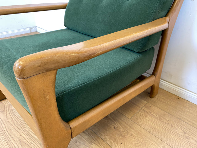 WMK 1/2 Eleganter und sehr bequemer 60er Jahre Mid-Century Sessel in gutem Zustand mit hochwertigem Holzrahmen & weichem grünem Bezug # Clubsessel Lesesessel Armchair Easy Chair Skandinavisch Vintage