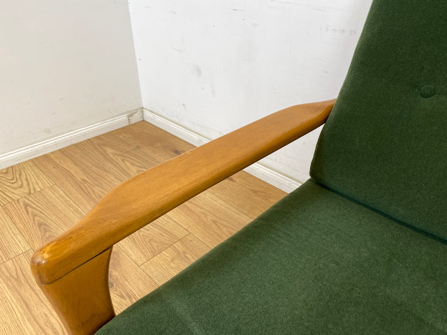 WMK 1/2 Eleganter und sehr bequemer 60er Jahre Mid-Century Sessel in gutem Zustand mit hochwertigem Holzrahmen & weichem grünem Bezug # Clubsessel Lesesessel Armchair Easy Chair Skandinavisch Vintage
