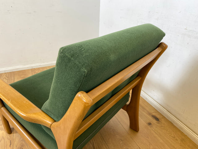 WMK 1/2 Eleganter und sehr bequemer 60er Jahre Mid-Century Sessel in gutem Zustand mit hochwertigem Holzrahmen & weichem grünem Bezug # Clubsessel Lesesessel Armchair Easy Chair Skandinavisch Vintage