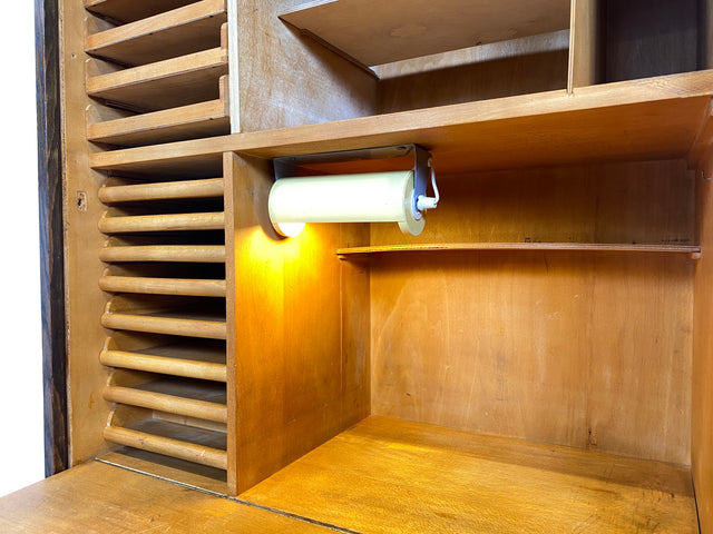 WMK Schöner und gut erhaltener Schreibschrank , Vollholz aus 1950, mit Rollladen , 13 Schubladen & Lampe # Rollladenschrank Rolladenschrank Sekretär Schreibtisch Aktenschrank Schrank Highboard Vintage