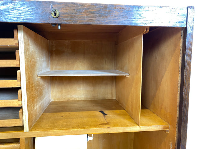 WMK Schöner und gut erhaltener Schreibschrank , Vollholz aus 1950, mit Rollladen , 13 Schubladen & Lampe # Rollladenschrank Rolladenschrank Sekretär Schreibtisch Aktenschrank Schrank Highboard Vintage