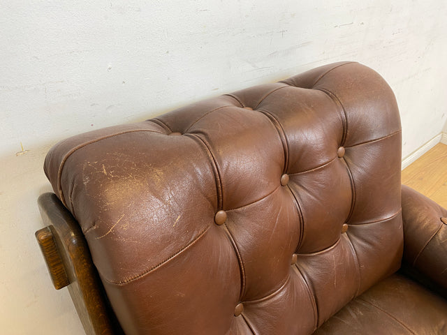 WMK Hochwertiger, äußerst gemütlicher und gut erhaltener skandinavischer Loungesessel mit Eichenholz Rahmen und gestepptem Echtleder Bezug # Sessel Ledersessel Lesesessel Chesterfield 70er Vintage