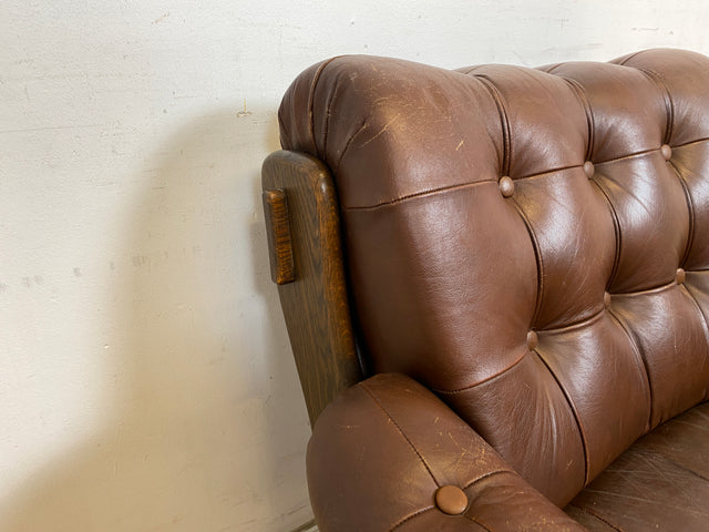 WMK Hochwertiger, äußerst gemütlicher und gut erhaltener skandinavischer Loungesessel mit Eichenholz Rahmen und gestepptem Echtleder Bezug # Sessel Ledersessel Lesesessel Chesterfield 70er Vintage