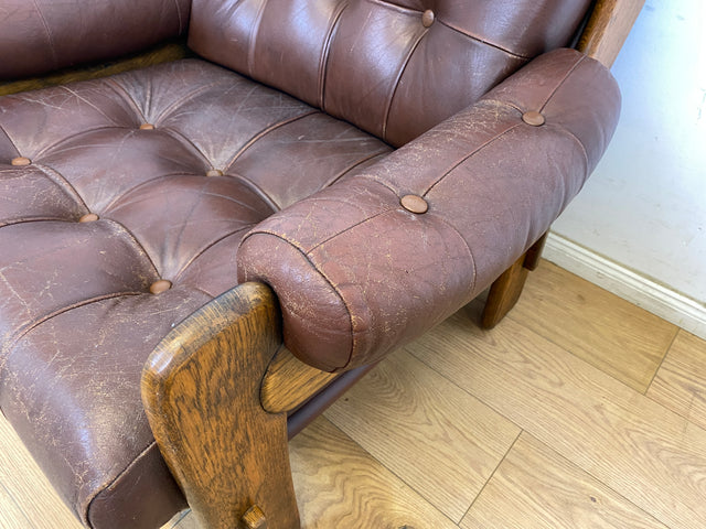 WMK Hochwertiger, äußerst gemütlicher und gut erhaltener skandinavischer Loungesessel mit Eichenholz Rahmen und gestepptem Echtleder Bezug # Sessel Ledersessel Lesesessel Chesterfield 70er Vintage