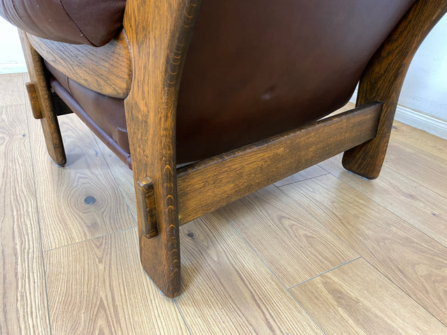 WMK Hochwertiger, äußerst gemütlicher und gut erhaltener skandinavischer Loungesessel mit Eichenholz Rahmen und gestepptem Echtleder Bezug # Sessel Ledersessel Lesesessel Chesterfield 70er Vintage