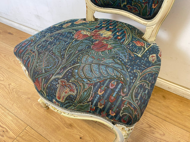 WMK Wunderschöner jedoch etwas abgerockter 60er Jahre Stuhl im Barock Stil mit floralem Stoffbezug, technisch einwandfrei