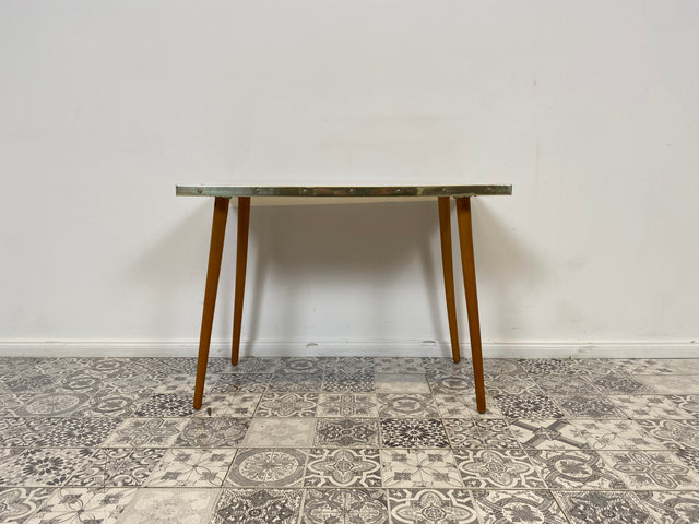 WMK Sehr schicker & gut erhaltener DDR Couchtisch aus 1972 mit pflegeleichter Rasopalplatte, konischen Tischbeinen und Alu-Umrandung # Tisch Wohnzimmertisch Coffee Table Vintage Space Age 70er Retro