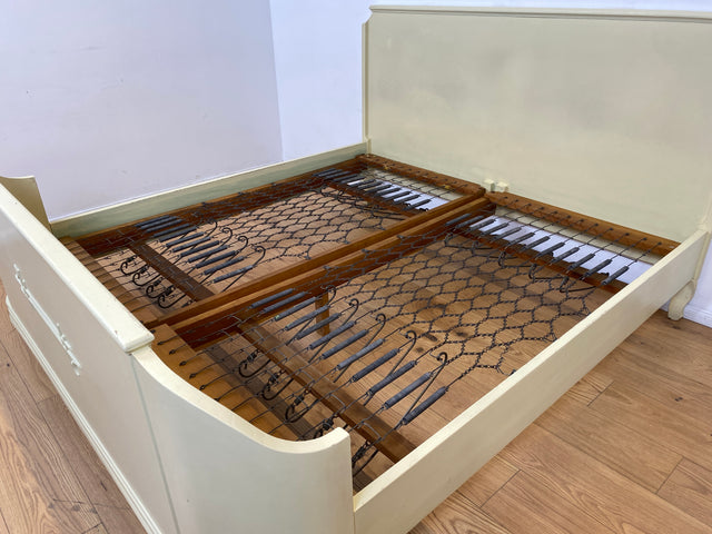 WMK I Wunderschönes weißes 1930er Jahre Bett aus vollem Holz mit original Spiralfedern I Doppelbett Bed Schlafzimmerbett Schlafzimmer Chippendale Art Deco Antik Vintage Berlin Stuttgart Hannover Ulm