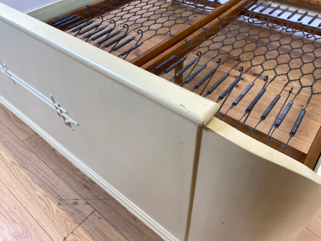 WMK I Wunderschönes weißes 1930er Jahre Bett aus vollem Holz mit original Spiralfedern I Doppelbett Bed Schlafzimmerbett Schlafzimmer Chippendale Art Deco Antik Vintage Berlin Stuttgart Hannover Ulm