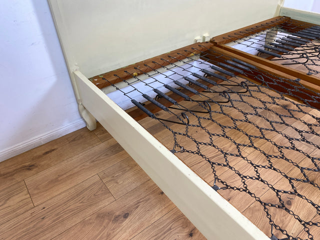 WMK I Wunderschönes weißes 1930er Jahre Bett aus vollem Holz mit original Spiralfedern I Doppelbett Bed Schlafzimmerbett Schlafzimmer Chippendale Art Deco Antik Vintage Berlin Stuttgart Hannover Ulm