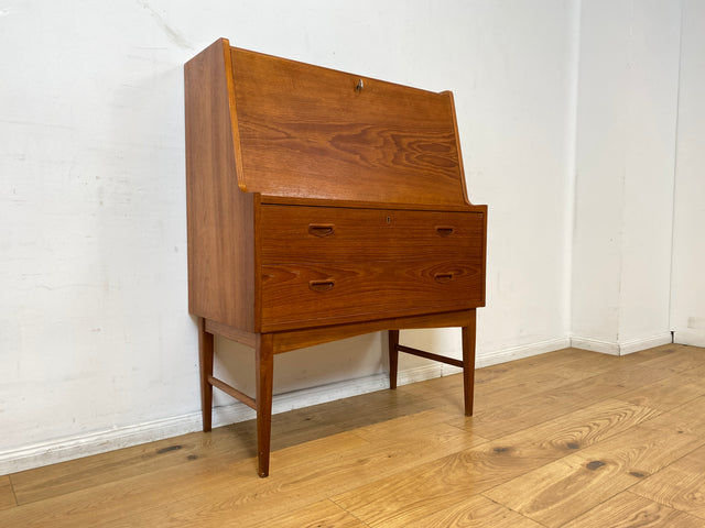 WMK I Stilvoller skandinavischer Mid-century Sekretär in Teakholz mit ausklappbarem Spiegel I Schminkkommode Schminktisch Schreibtisch Schreibkommode Kommode Danish Design Vintage Berlin Nürnberg Köln