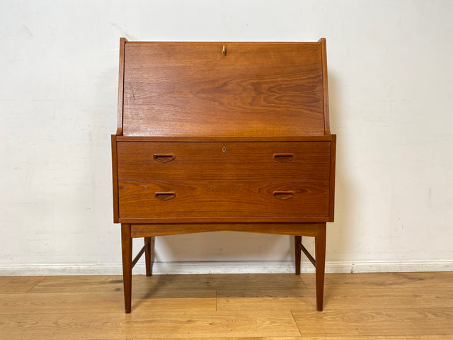 WMK I Stilvoller skandinavischer Mid-century Sekretär in Teakholz mit ausklappbarem Spiegel I Schminkkommode Schminktisch Schreibtisch Schreibkommode Kommode Danish Design Vintage Berlin Nürnberg Köln