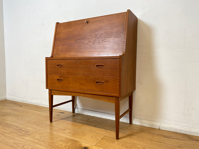 WMK I Stilvoller skandinavischer Mid-century Sekretär in Teakholz mit ausklappbarem Spiegel I Schminkkommode Schminktisch Schreibtisch Schreibkommode Kommode Danish Design Vintage Berlin Nürnberg Köln