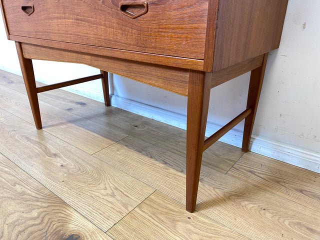 WMK I Stilvoller skandinavischer Mid-century Sekretär in Teakholz mit ausklappbarem Spiegel I Schminkkommode Schminktisch Schreibtisch Schreibkommode Kommode Danish Design Vintage Berlin Nürnberg Köln