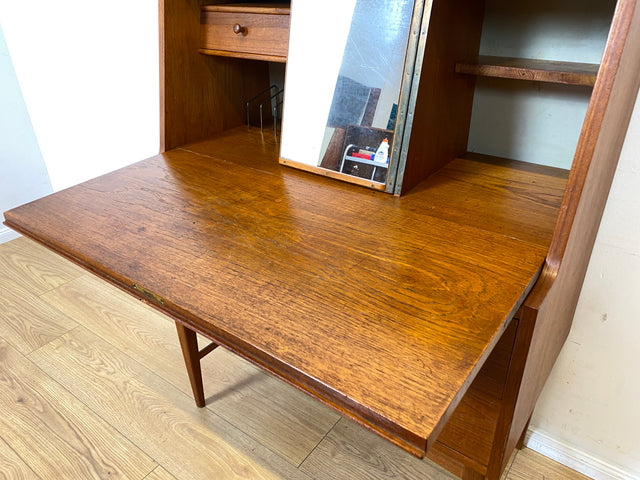 WMK I Stilvoller skandinavischer Mid-century Sekretär in Teakholz mit ausklappbarem Spiegel I Schminkkommode Schminktisch Schreibtisch Schreibkommode Kommode Danish Design Vintage Berlin Nürnberg Köln