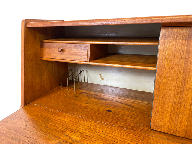 WMK I Stilvoller skandinavischer Mid-century Sekretär in Teakholz mit ausklappbarem Spiegel I Schminkkommode Schminktisch Schreibtisch Schreibkommode Kommode Danish Design Vintage Berlin Nürnberg Köln