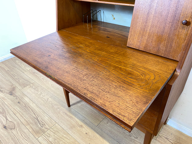 WMK I Stilvoller skandinavischer Mid-century Sekretär in Teakholz mit ausklappbarem Spiegel I Schminkkommode Schminktisch Schreibtisch Schreibkommode Kommode Danish Design Vintage Berlin Nürnberg Köln