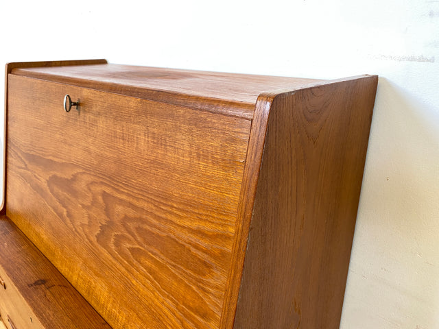 WMK I Stilvoller skandinavischer Mid-century Sekretär in Teakholz mit ausklappbarem Spiegel I Schminkkommode Schminktisch Schreibtisch Schreibkommode Kommode Danish Design Vintage Berlin Nürnberg Köln