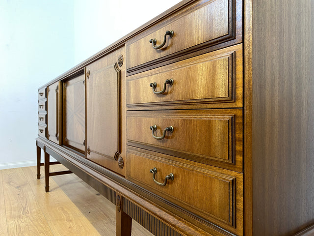 WMK Hochwertiges und sehr gut erhaltenes 230cm langes dänisches Stilmöbel Sideboard im antikem Stil mit Schubladen und Schiebetüren # Anrichte Büfett Buffett Schrank TV-Lowboard Kommode Vintage 70er