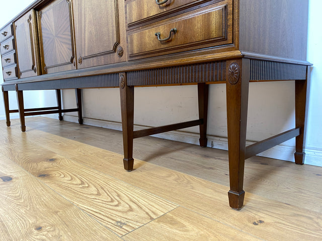 WMK Hochwertiges und sehr gut erhaltenes 230cm langes dänisches Stilmöbel Sideboard im antikem Stil mit Schubladen und Schiebetüren # Anrichte Büfett Buffett Schrank TV-Lowboard Kommode Vintage 70er