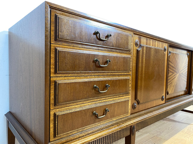 WMK Hochwertiges und sehr gut erhaltenes 230cm langes dänisches Stilmöbel Sideboard im antikem Stil mit Schubladen und Schiebetüren # Anrichte Büfett Buffett Schrank TV-Lowboard Kommode Vintage 70er
