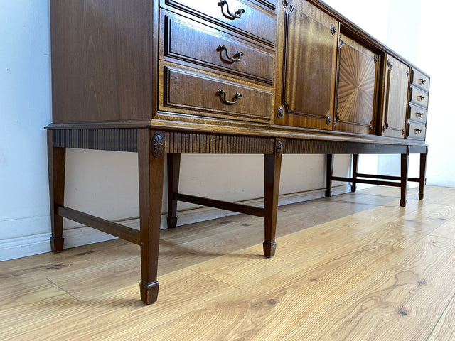 WMK Hochwertiges und sehr gut erhaltenes 230cm langes dänisches Stilmöbel Sideboard im antikem Stil mit Schubladen und Schiebetüren # Anrichte Büfett Buffett Schrank TV-Lowboard Kommode Vintage 70er