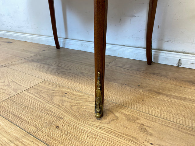 WMK Eleganter und sehr gut erhaltener Stilmöbel Couchtisch mit wundervoller Marmorplatte und edlen Messing Beschlägen # Wohnzimmertisch Coffee Table Marmortisch Marmor Rokoko Barock Vintage Stilmöbel
