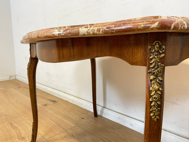 WMK Eleganter und sehr gut erhaltener Stilmöbel Couchtisch mit wundervoller Marmorplatte und edlen Messing Beschlägen # Wohnzimmertisch Coffee Table Marmortisch Marmor Rokoko Barock Vintage Stilmöbel