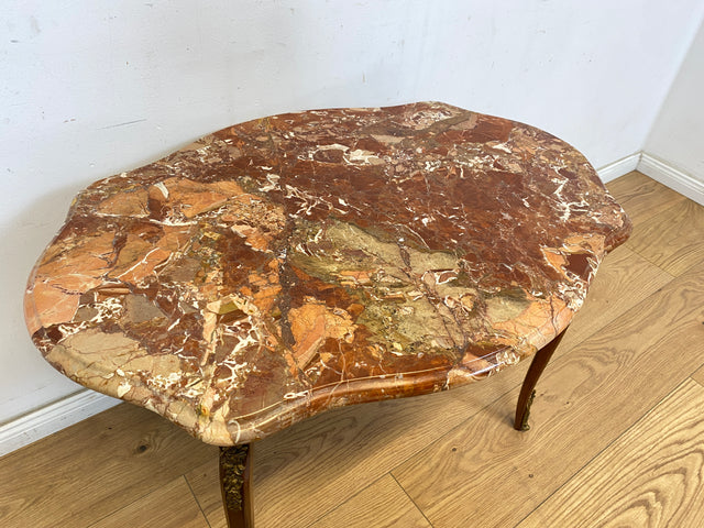 WMK Eleganter und sehr gut erhaltener Stilmöbel Couchtisch mit wundervoller Marmorplatte und edlen Messing Beschlägen