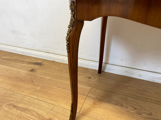 WMK Eleganter und sehr gut erhaltener Stilmöbel Couchtisch mit wundervoller Marmorplatte und edlen Messing Beschlägen # Wohnzimmertisch Coffee Table Marmortisch Marmor Rokoko Barock Vintage Stilmöbel